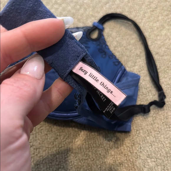 Victoria's Secret Blue Lace Convertible Bra - Picture 3 of 4